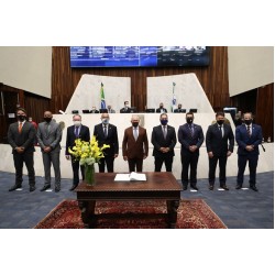 Nova Mesa Diretora é empossada na Assembleia Legislativa do Paraná